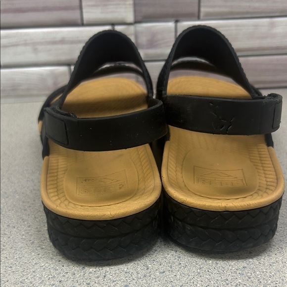 Reef Womens size 10 Black and Tan Sandals nice pair of Reefs - Picture 7 of 13